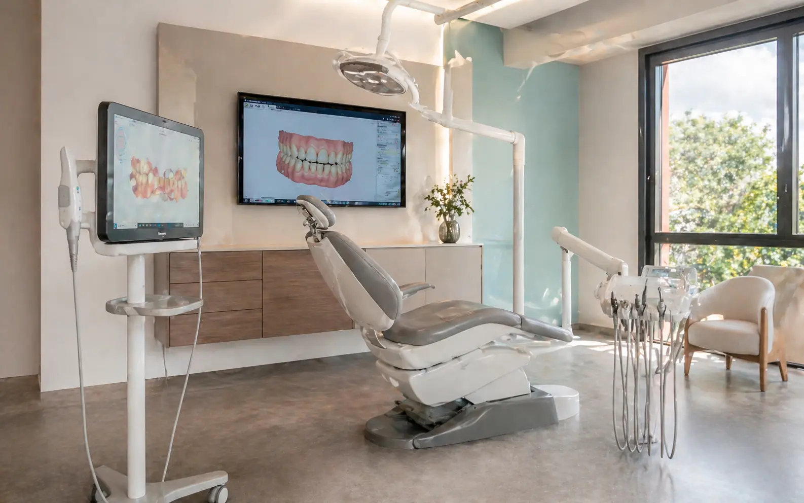 Primera visita de ortodoncia en Clínica Dental Silos de Bormujos con escáner 3D iTero
